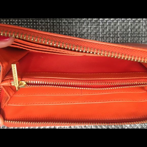Tory Burch Robinson Zip Leather Continental Wallet - Picture 4 of 5